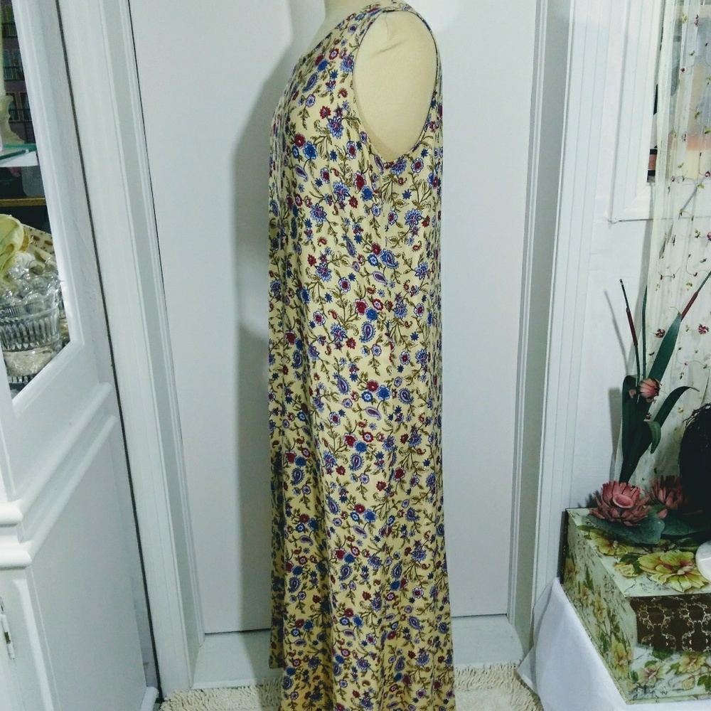 Bobbie Brooks size L  floral sleeveles dress